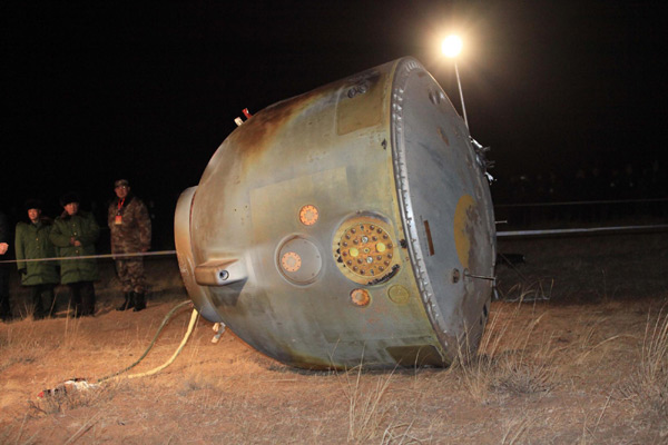 Shenzhou-IIX spacecraft returns to Earth