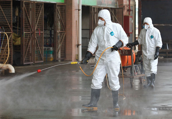 Sanniao Market, the largest bird market in Zhuhai, Guangdong province, is disinfected on Friday. No evidence of human transmission: WHO