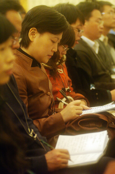 2010兩會(huì)：女記者身影