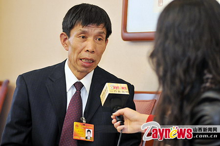 栗俊平:對(duì)艱苦行業(yè)應(yīng)實(shí)行差異化個(gè)人所得稅制