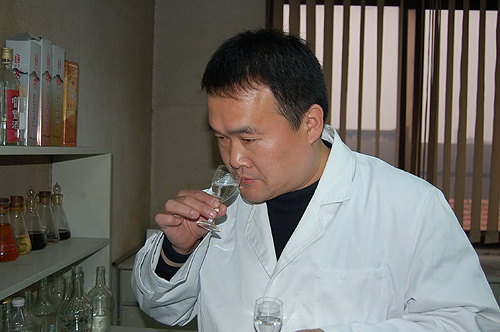 古井貢酒:精益求精 嚴(yán)把質(zhì)量關(guān)