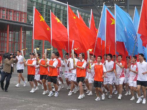 十一屆全運會河南火炬?zhèn)鬟f拉開序幕