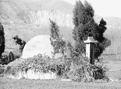 河南南陽出現(xiàn)民眾交錢可土葬現(xiàn)象(圖)