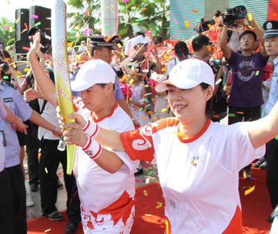 第五屆全國特奧運動會火炬?zhèn)鬟f首站開跑(圖)