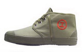 河南解放鞋風(fēng)靡國外 一雙鞋75美元身價堪比耐克