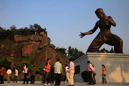 亞洲主流媒體看廣東采訪團(tuán)參觀李小龍故居