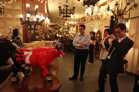 “亞洲主流媒體看廣東”參觀古鎮(zhèn)時代燈飾廣場