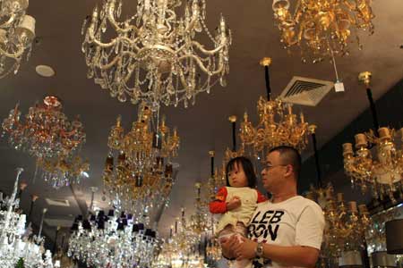 “亞洲主流媒體看廣東”參觀古鎮(zhèn)時代燈飾廣場