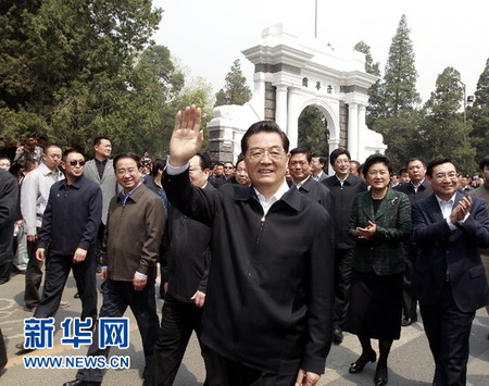 百年砥礪鑄輝煌 水木清華再奮進(jìn)--記胡錦濤總書記在清華大學(xué)考察工作