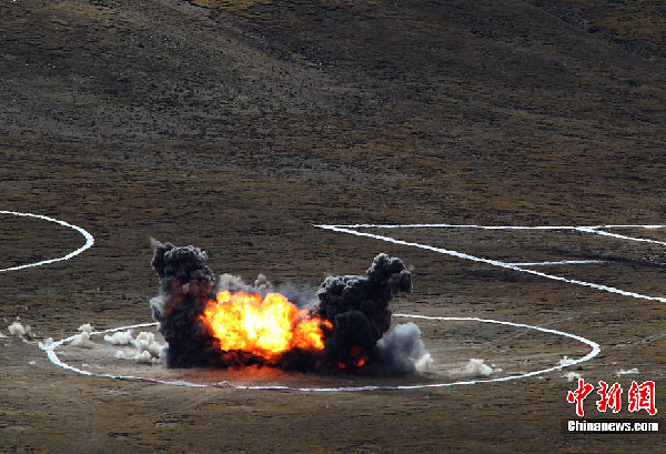 解放軍首次在高海拔高寒地區(qū)組織陸空聯(lián)合演習(xí)
