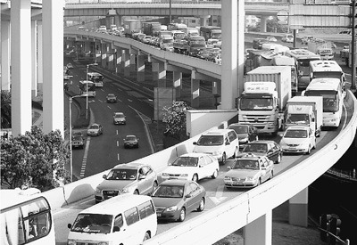 上海私車牌照拍賣是與非:屢創(chuàng)新高引發(fā)爭議