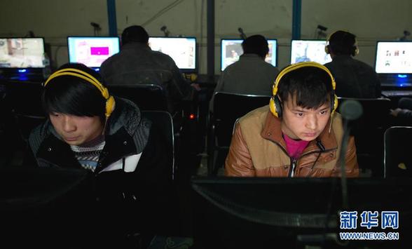 成都現(xiàn)“農(nóng)民工網(wǎng)吧” 每小時(shí)收費(fèi)1元