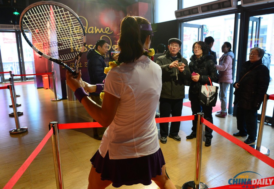 李娜澳網(wǎng)奪冠 武漢蠟像引圍觀