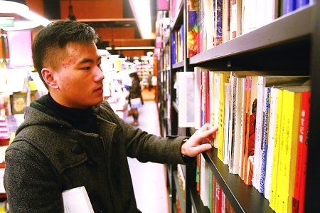 學(xué)霸哪家強(qiáng)?看學(xué)霸到重慶 90后精通2門外語4年游8國(guó)