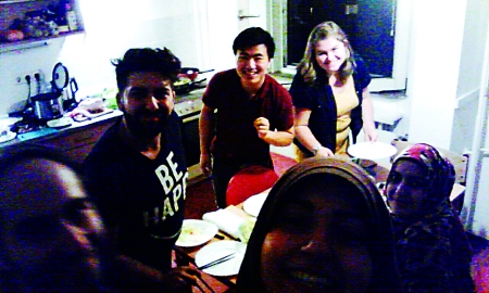 學(xué)霸哪家強(qiáng)?看學(xué)霸到重慶 90后精通2門外語4年游8國(guó)