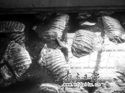 死豬肉熏制后入市 每天1噸問(wèn)題臘肉流入市場(chǎng)
