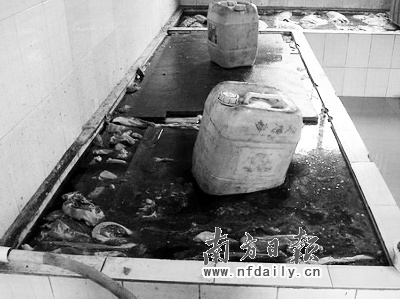 死豬肉熏制后入市 每天1噸問(wèn)題臘肉流入市場(chǎng)