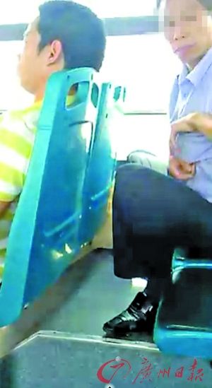 女孩多次在公交車上拍攝小偷作案 公安贊其機(jī)智聰明