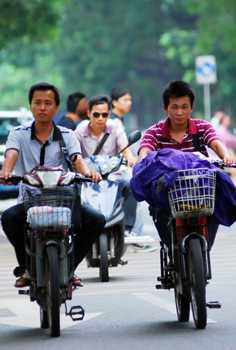 ?？陔妱榆嚵⒎ň奂笫马?市民看法多爭議大