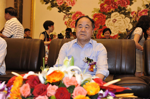 莫言：提高閱讀量，要讓老百姓先讀得起書