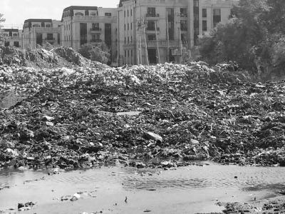 長春市南關(guān)區(qū)宜民路附近的小河污染嚴(yán)重成了臭水溝