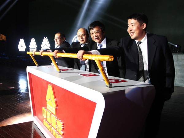 中國(guó)重汽集團(tuán)實(shí)施多品牌戰(zhàn)略 2014年力爭(zhēng)整車(chē)銷(xiāo)售20萬(wàn)輛