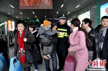 春運進入節(jié)前最高峰 11天發(fā)送旅客逾8億人次