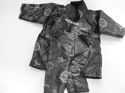 女生網(wǎng)購給差評后遭賣家報復 收到壽衣包裹(圖)