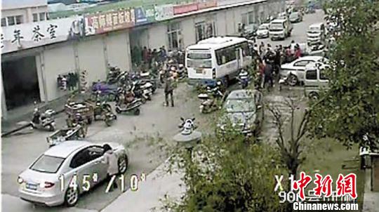 桐鄉(xiāng)官方回應(yīng)男童被壓路人旁觀:與小悅悅無(wú)可比性