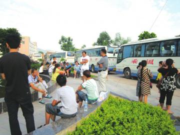 200多網(wǎng)友QQ相約出游 群主攜十多萬元現(xiàn)金“消失”