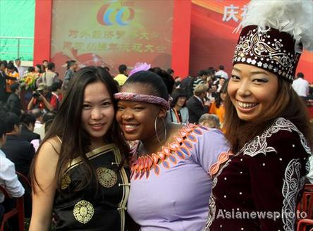 對(duì)外經(jīng)濟(jì)貿(mào)易大學(xué)慶祝建校六十周年(組圖)