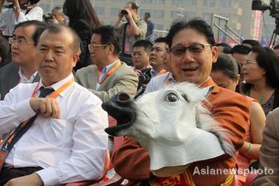 對(duì)外經(jīng)濟(jì)貿(mào)易大學(xué)慶祝建校六十周年(組圖)