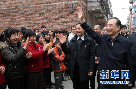 溫家寶:破解難題要靠改革開放