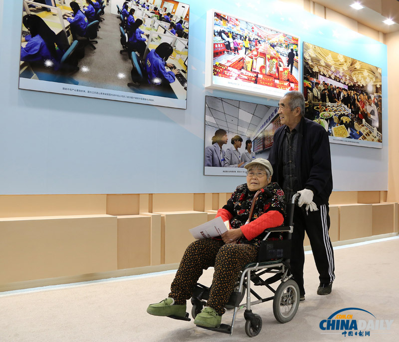 “科學發(fā)展 成就輝煌”圖片展在京舉行