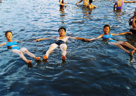 “中國(guó)死海”運(yùn)城鹽湖