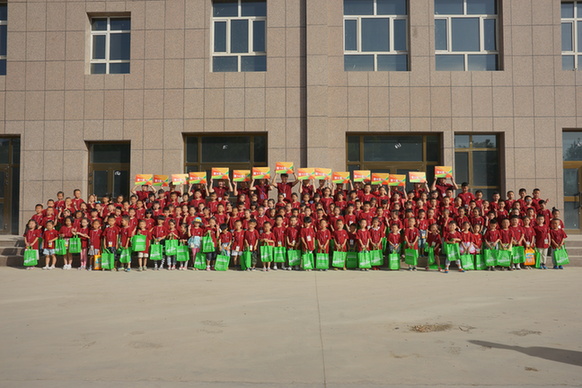 “神墨杯”珠心算比156人名小學(xué)員同臺(tái)爭(zhēng)霸