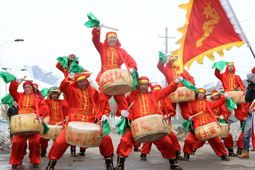 青河縣：各民族文化融合獨特表演形式迎“三·八”