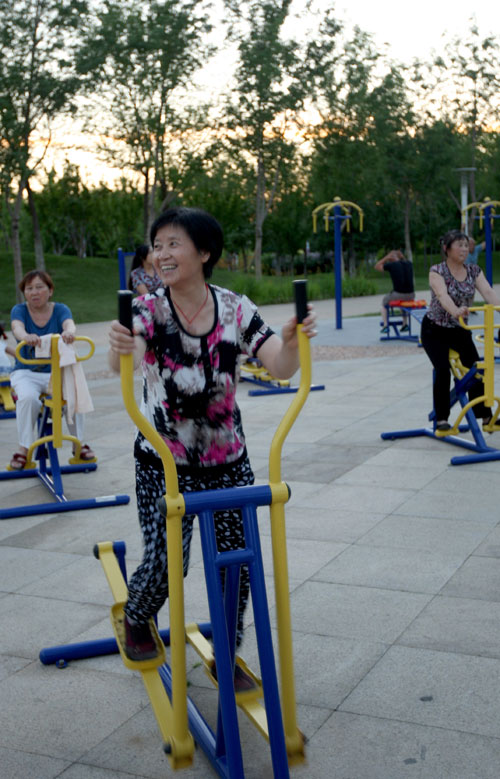 新疆克拉瑪依：幸福生活腳下來(lái)