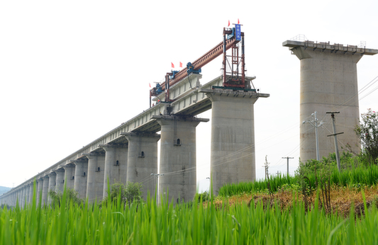 廣昆鐵路復(fù)線建設(shè)打響加快施工攻堅戰(zhàn)