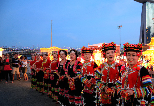 新加坡除夕夜刮起“云南風(fēng)”