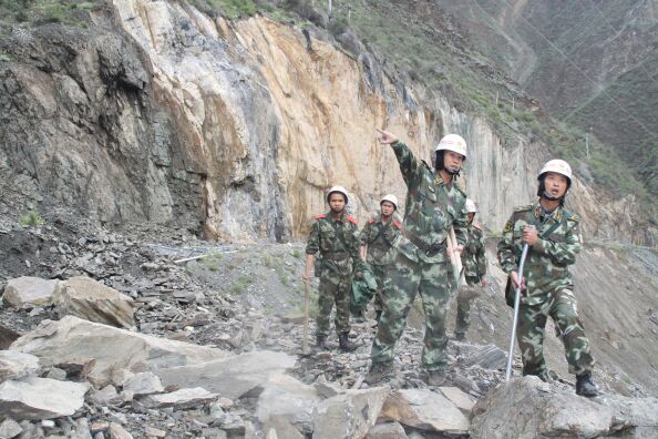 川滇交界再發(fā)5.9級(jí)地震 武警云南省總隊(duì)650名官兵第一時(shí)間增援救災(zāi)