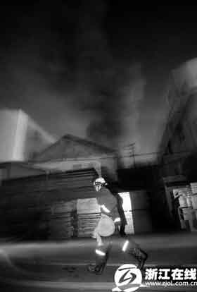 杭州長(zhǎng)城機(jī)電市場(chǎng)倉(cāng)庫(kù)發(fā)生火災(zāi) 暫無(wú)人員傷亡