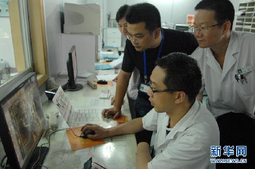 溫州動(dòng)車事故：24小時(shí)守護(hù)的ICU