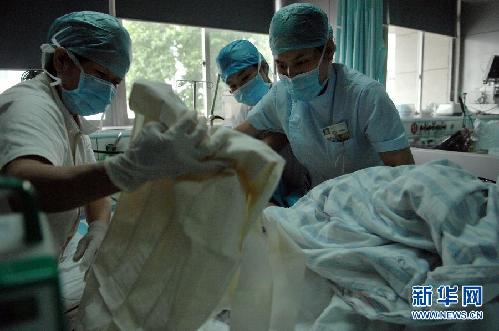 溫州動車事故：24小時守護(hù)的ICU