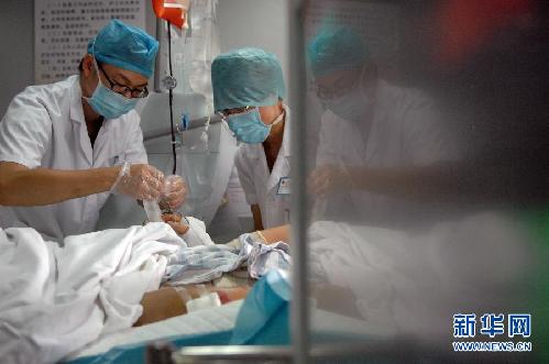 溫州動(dòng)車事故：24小時(shí)守護(hù)的ICU