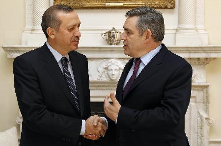 土總理發(fā)威脅 若外國再管閑事就驅(qū)逐10萬亞美尼亞人