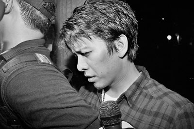 印尼“陳冠希”獲刑3年半 粉絲和抗議者法院外針鋒相對(duì)