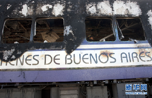 阿根廷列車晚點(diǎn) 乘客為泄憤焚車