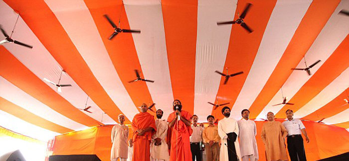 印度瑜伽大師絕食抗議腐敗 4萬追隨者遭暴力驅(qū)散