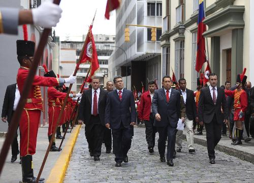 查韋斯一期化療成功笑對病魔 回國講話唱歌吟詩精神煥發(fā)